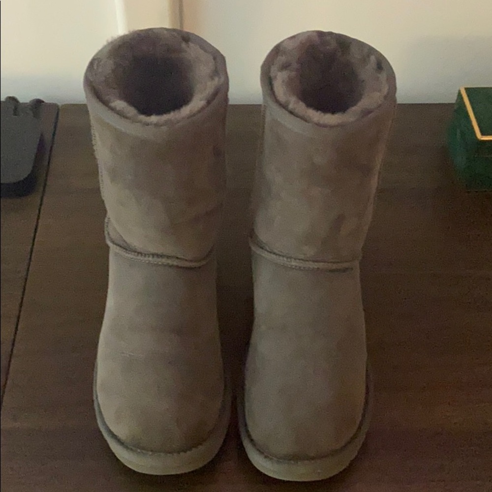 Grey uggs